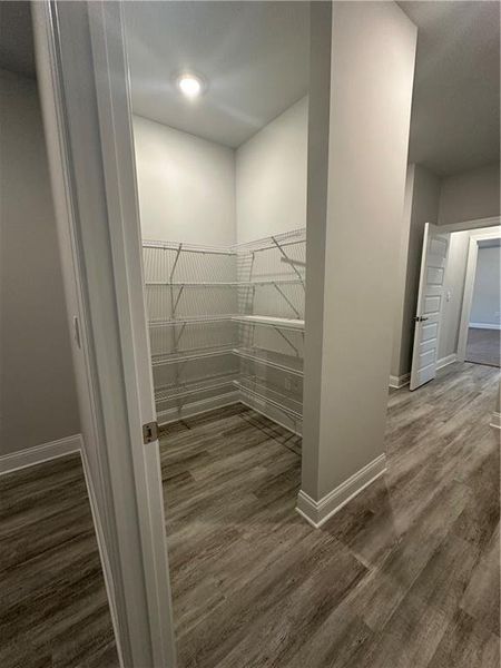 Spacious, unfurnished interior of a new home in Mirror Lake, Villa Rica (Image 25).