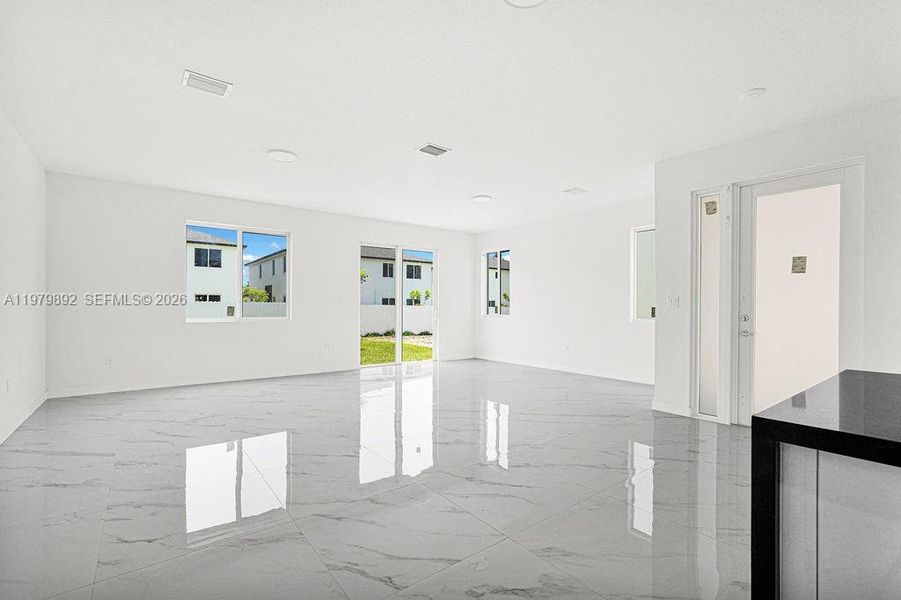 Spacious, unfurnished interior of a new home in , Miami (Image 28).