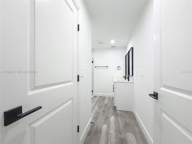 Spacious, unfurnished interior of a new home in , Ocala (Image 19).