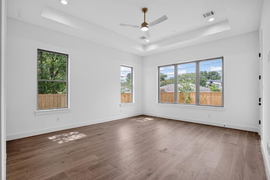 Spacious, unfurnished interior of a new home in , Houston (Image 37).