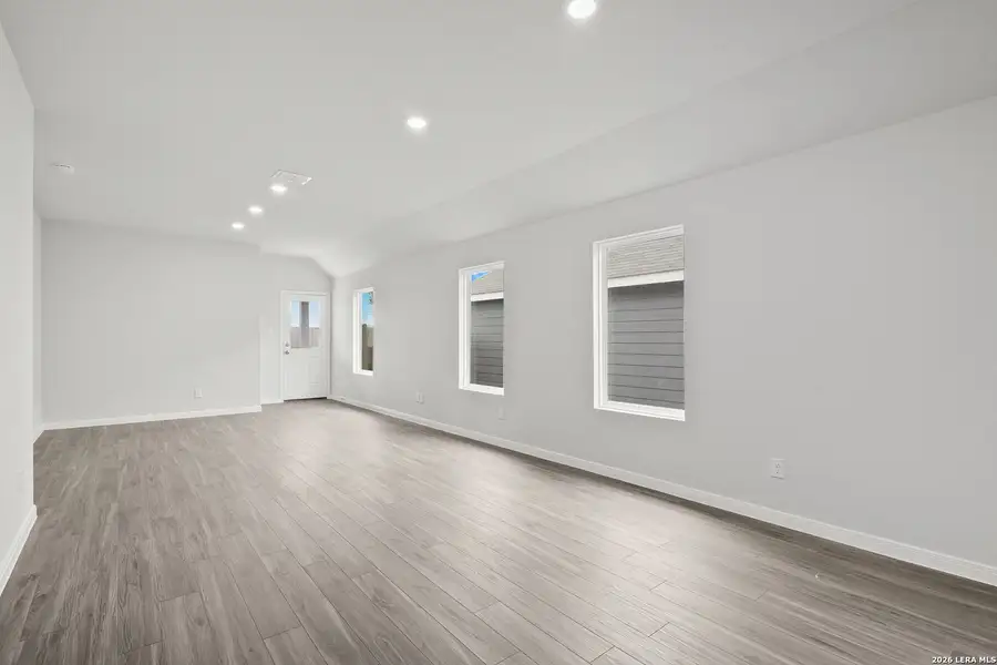 Spacious, unfurnished interior of a new home in Dauer Ranch, New Braunfels (Image 14). Spacious, unfurnished interior of a new home in Dauer Ranch, New Braunfels (Image 14).