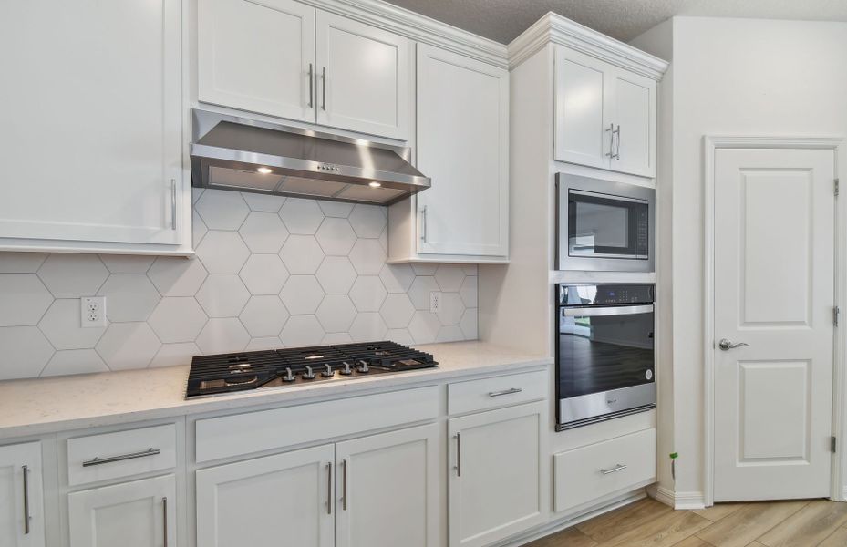 Gas Stovetop & Built-In Oven