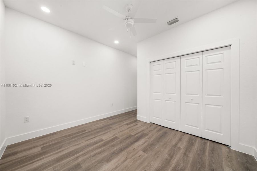 Spacious, unfurnished interior of a new home in , Sebring (Image 25).