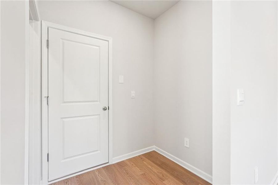 Spacious, unfurnished interior of a new home in Ivey Township, Dallas (Image 27).