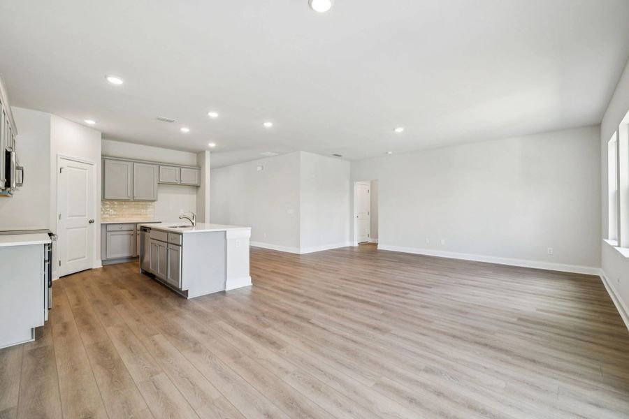 Image 45 of a home in Cades Bluff.