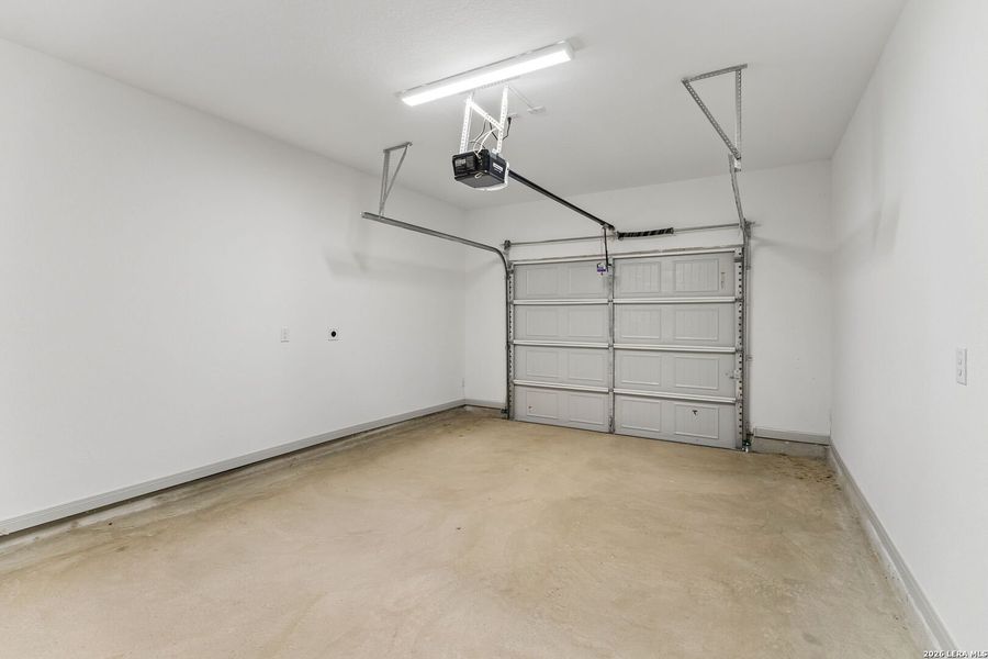 Spacious, unfurnished interior of a new home in Magnolia Village North, San Antonio (Image 18).