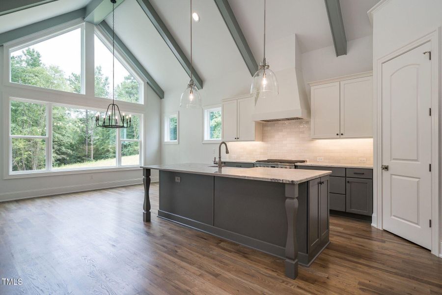 010-1920x1080-kitchen-and-breakfast