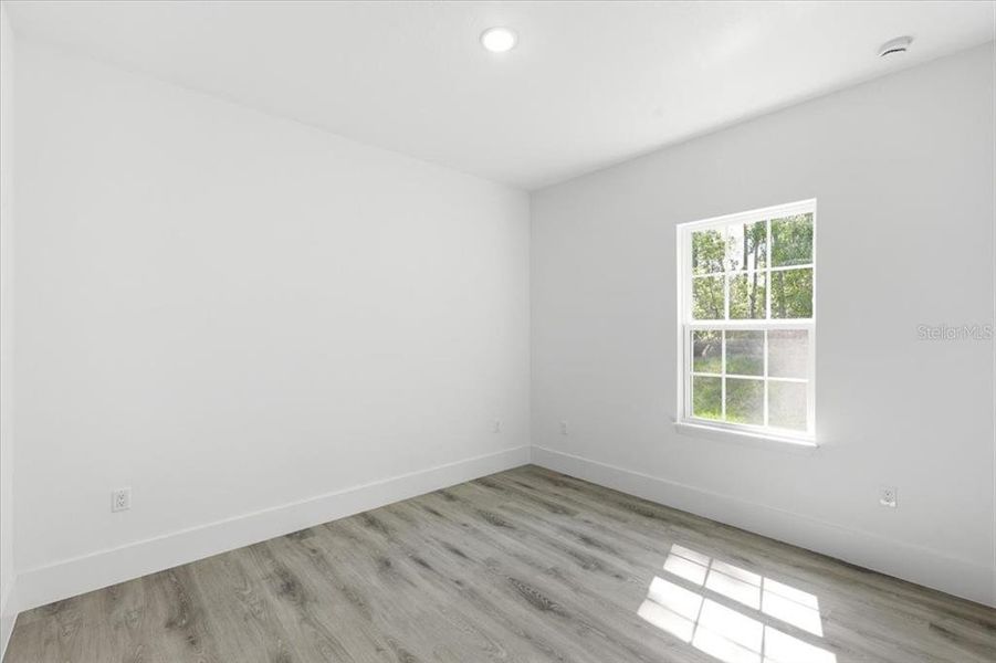 Spacious, unfurnished interior of a new home in , Citrus Springs (Image 11).
