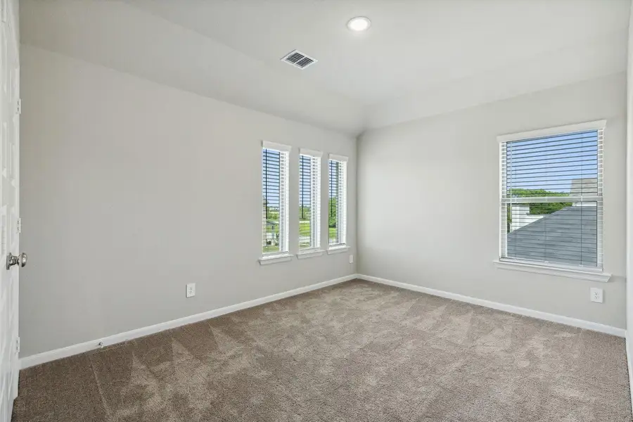 Spacious, unfurnished interior of a new home in Prairie Winds, Hutto (Image 8).