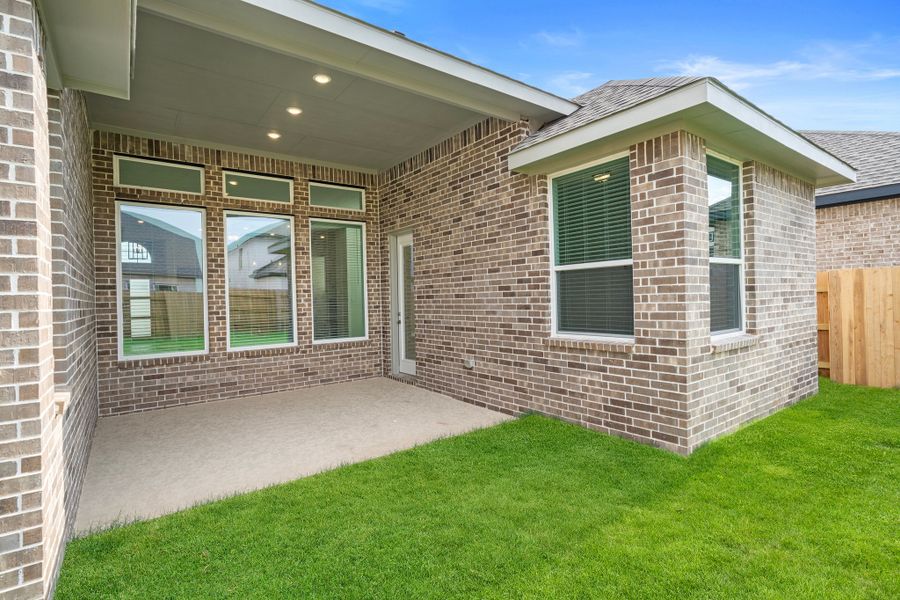 Exterior details and patio area of a home in Wood Leaf Reserve, Tomball (Image 4). Exterior details and patio area of a home in Wood Leaf Reserve, Tomball (Image 4).