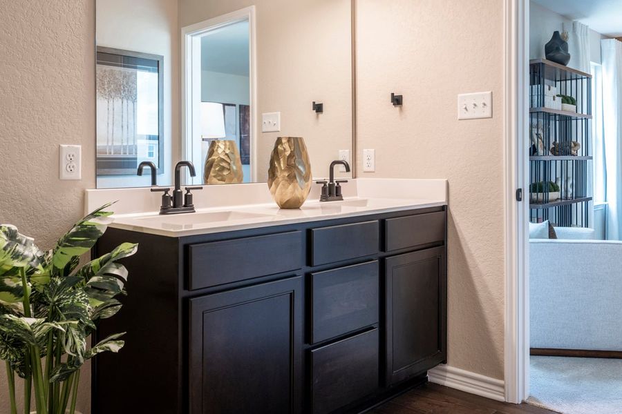 Dual-sink vanity at primary bath