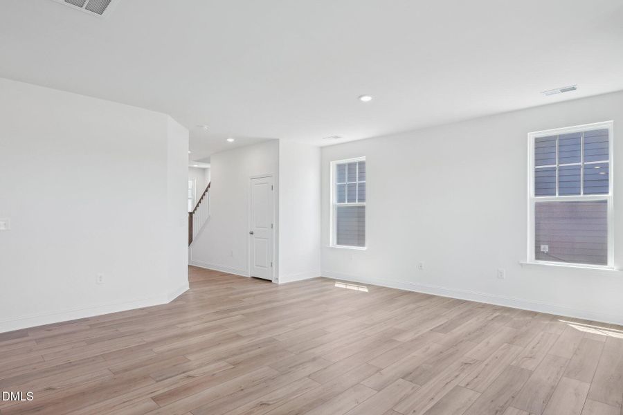 12-web-or-mls-Willow Cameron Wy-3004-010