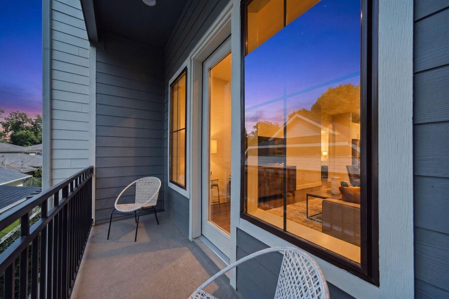 Exterior details and patio area of a home in Spring Valley Creek, Houston (Image 3).