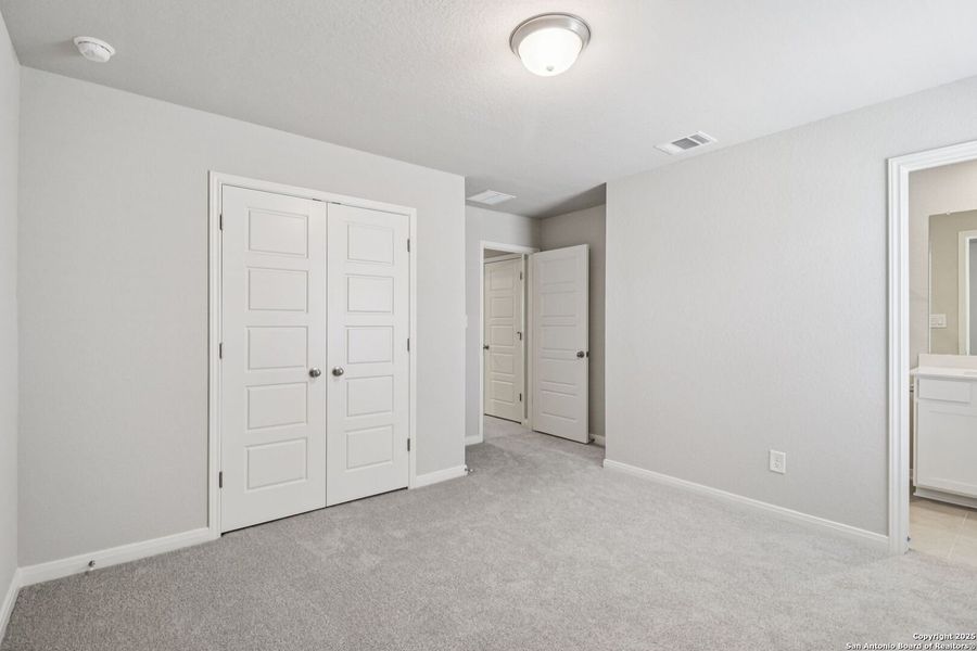Spacious, unfurnished interior of a new home in Arcadia Ridge - Premier Series, San Antonio (Image 32).