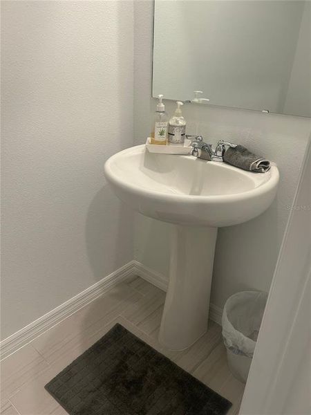 Furnished interior view inside a new home in , Orlando (Image 8).