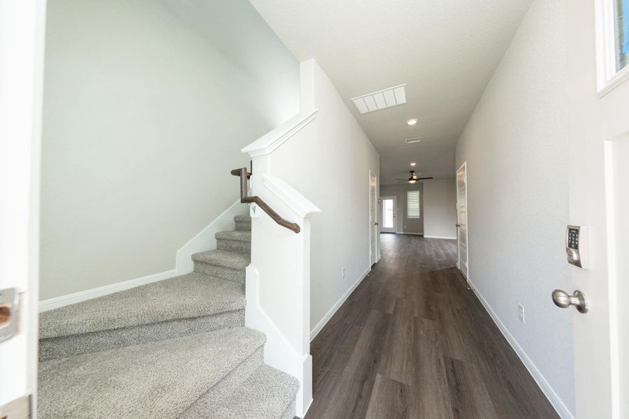 Spacious, unfurnished interior of a new home in Bammel Oaks, Houston (Image 10).