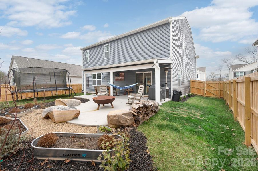 Spacious Yard, Enjoyable for the Whole Family