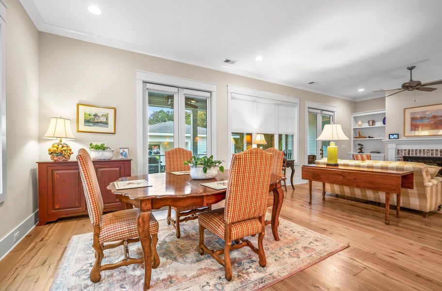 Furnished interior view inside a new home in , Beaufort (Image 37).