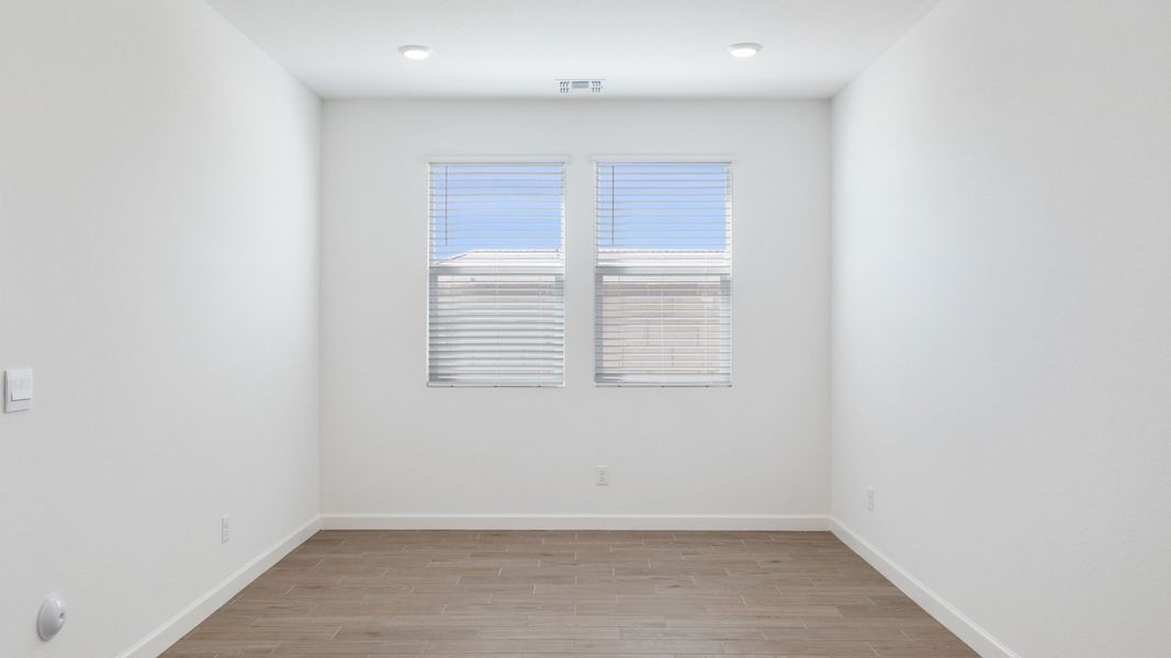 Representative unfurnished interior of a home built from the Apache by D.R. Horton in Zanjero Pass, Glendale (Image 18).