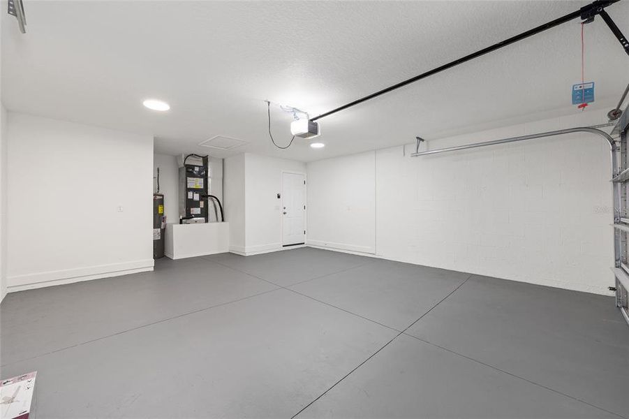 Spacious, unfurnished interior of a new home in , Ocala (Image 26).