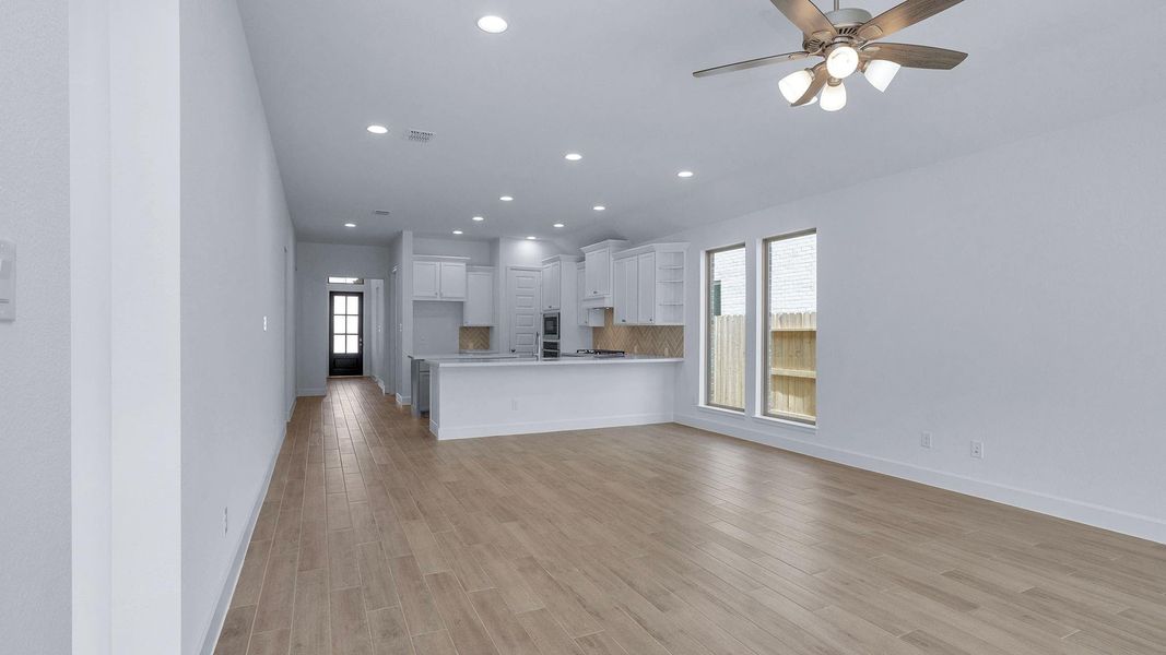 Spacious, unfurnished interior of a new home in The Groves 45', Humble (Image 8).