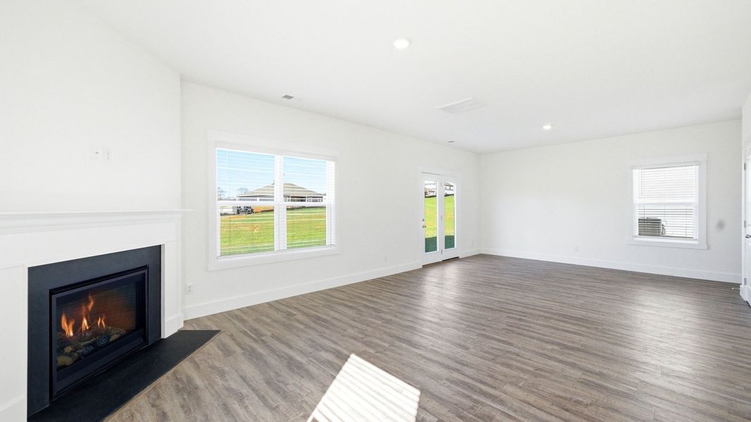 Spacious, unfurnished interior of a new home in Fieldcrest Acres, Blountville (Image 15).