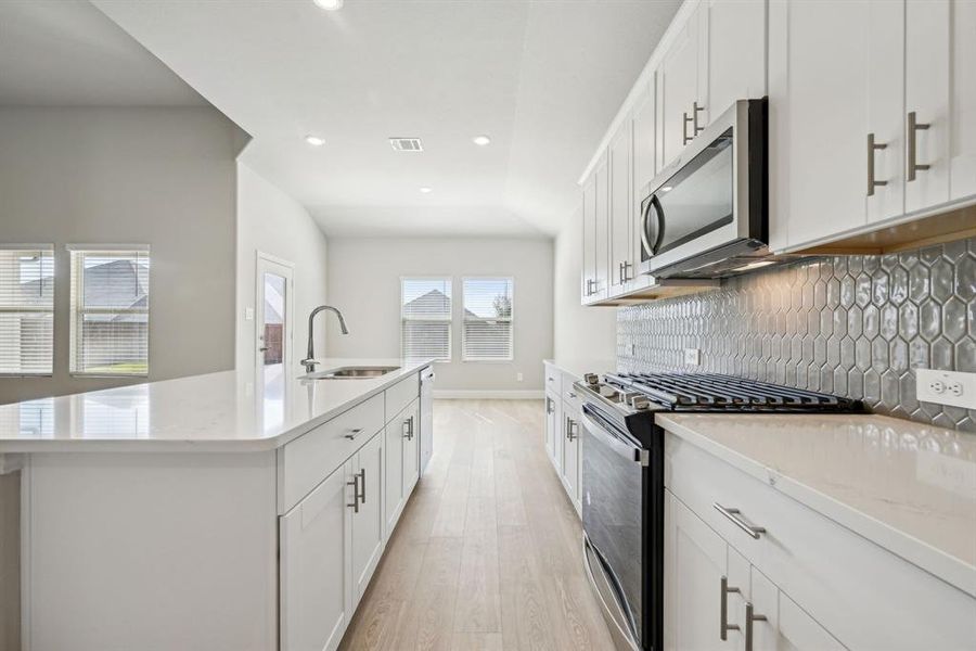 Photo is not of the actual home, but is an inspirational photo of builder’s model home and may depict options, furnishings, and/or decorator features that are not included. Photo is not of the actual home, but is an inspirational photo of builder’s model home and may depict options, furnishings, and/or decorator features that are not included.