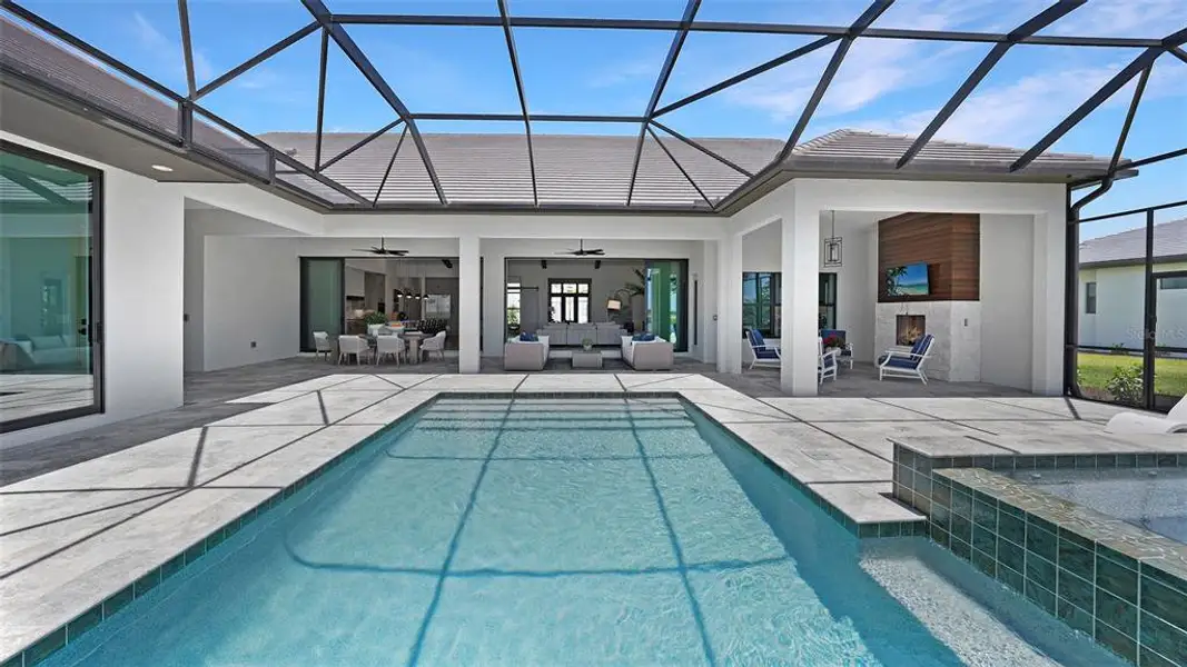 Exterior details and patio area of a home in , Venice (Image 4).