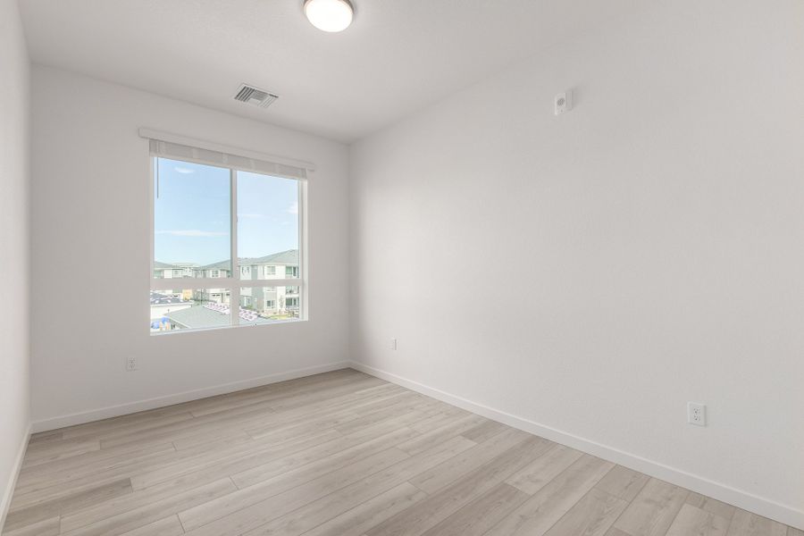 Spacious, unfurnished interior of a new home in Gateway Commons, Denver (Image 21).