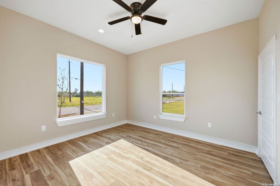 Spacious, unfurnished interior of a new home in , Atascosa (Image 26).