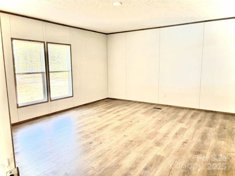 Spacious, unfurnished interior of a new home in , Kershaw (Image 22).