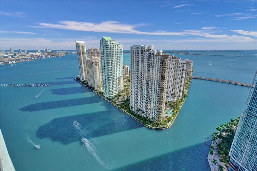 Condo located in Miami, FL showcasing its design and architecture (Image 40).