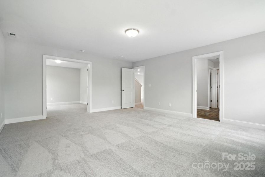 Spacious, unfurnished interior of a new home in Hampton Woods, Charlotte (Image 19).