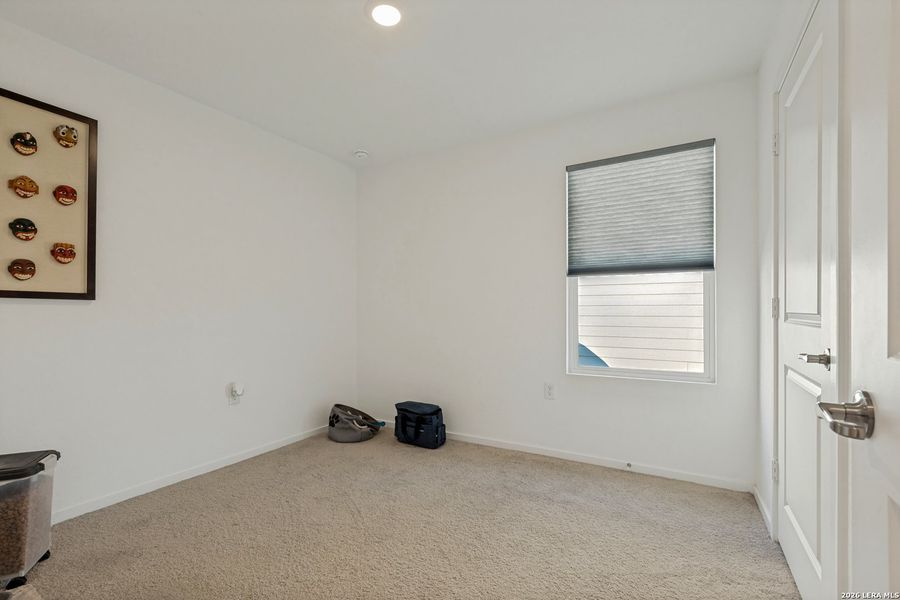 Spacious, unfurnished interior of a new home in Valle Sol, Von Ormy (Image 9).