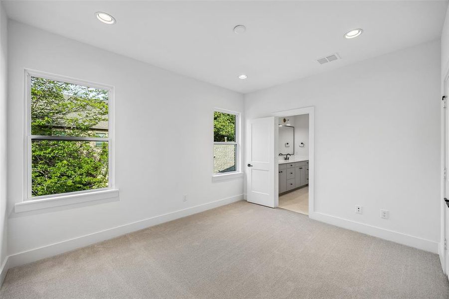 Spacious, unfurnished interior of a new home in , Dallas (Image 20).