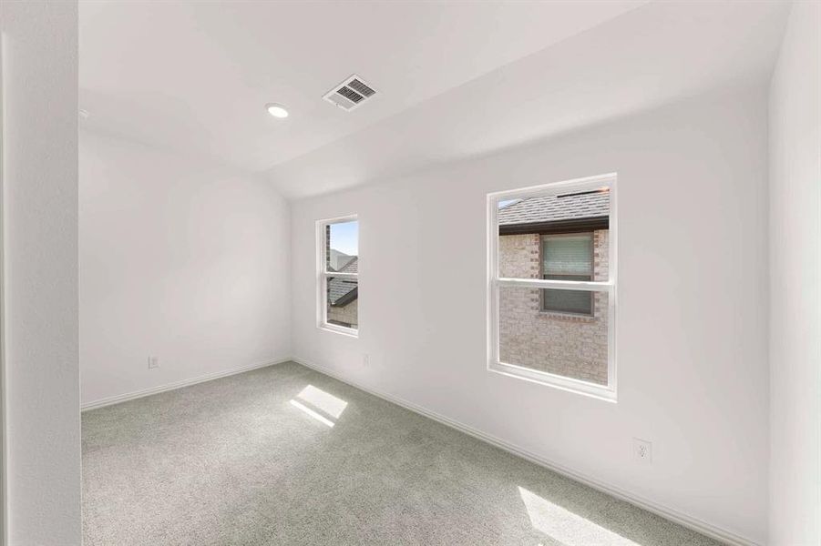 Spacious, unfurnished interior of a new home in Creekview Fossil Ridge, Pilot Point (Image 14).