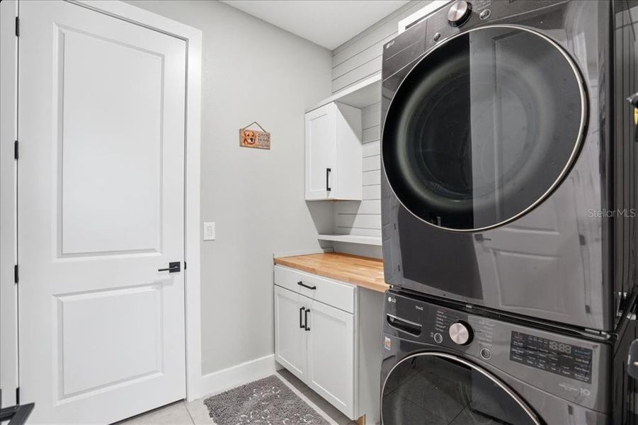 Furnished interior view inside a new home in , Venice (Image 35).