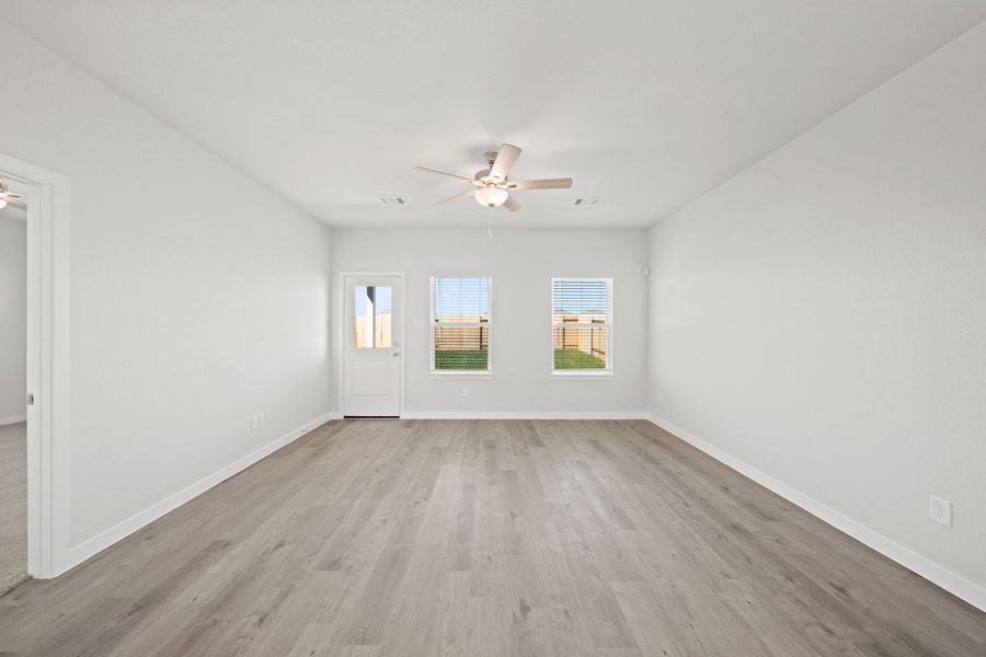 Spacious, unfurnished interior of a new home in Paloma at Sanford Farms, Waller (Image 22).