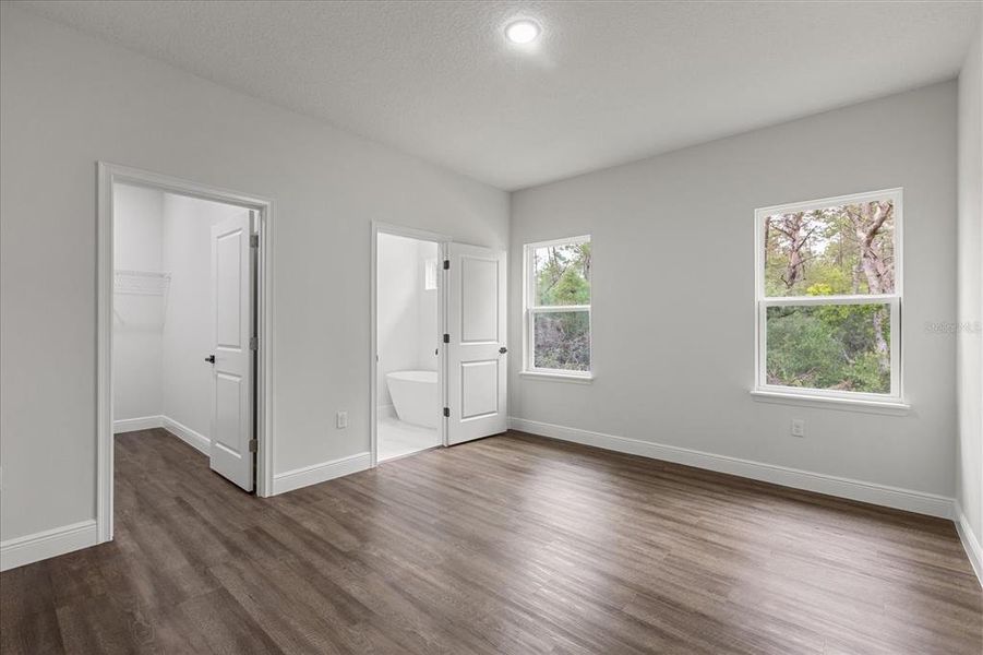 Spacious, unfurnished interior of a new home in , Ocala (Image 35).