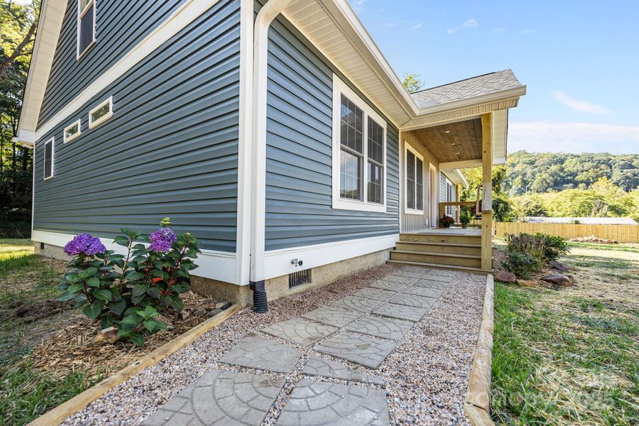 Front Walkway Front Walkway