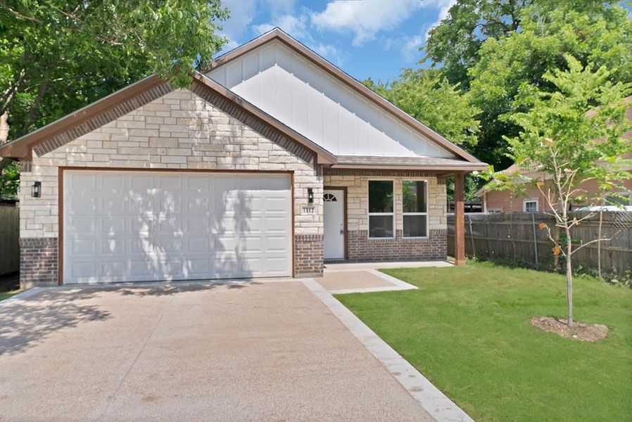 Front exterior of a new home in , Cleburne, TX, highlighting curb appeal (Image 14).