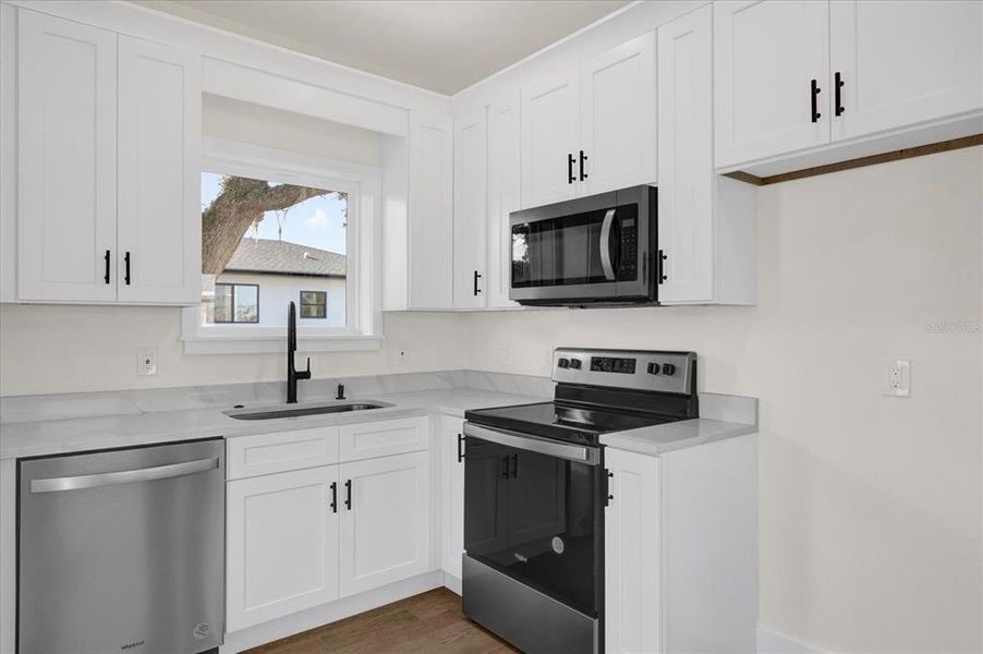 Furnished interior view inside a new home in , Orlando (Image 39).