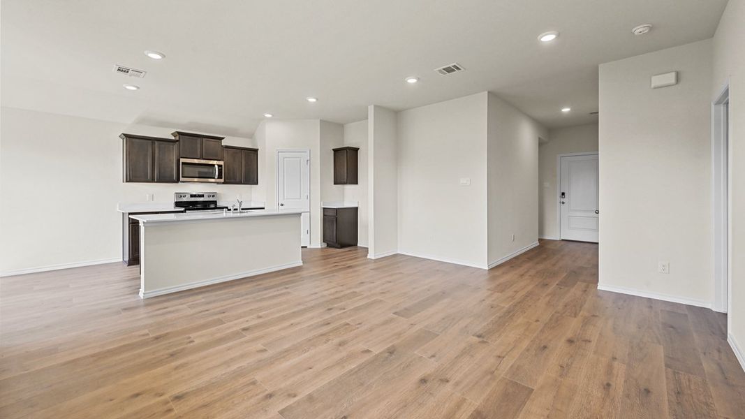 Spacious, unfurnished interior of a new home in The Reserve at Timber Creek, Lindale (Image 22).