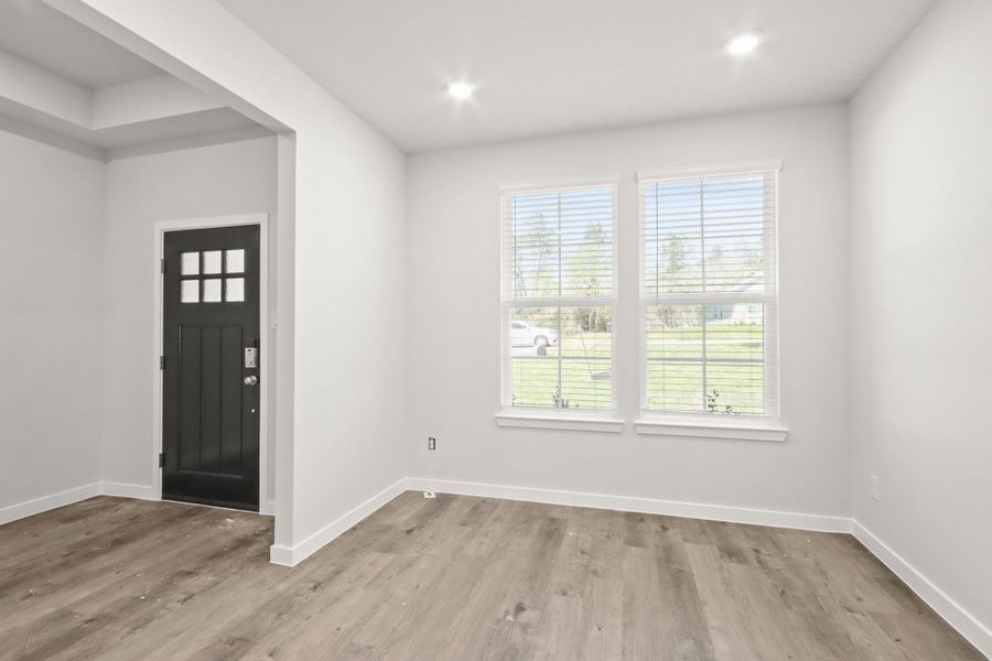 Spacious, unfurnished interior of a new home in Oakwood Ranch, Willis (Image 12).