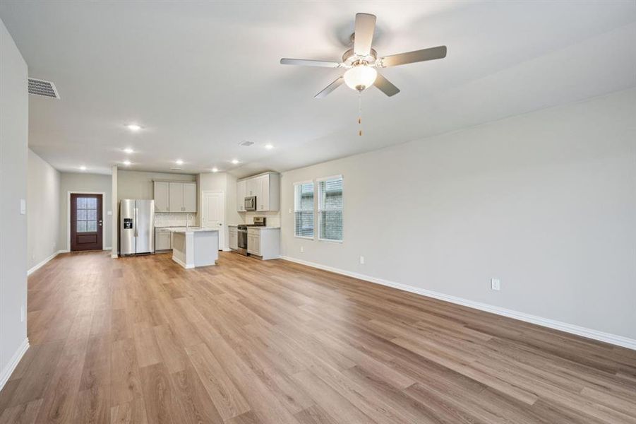 Spacious, unfurnished interior of a new home in Lakehaven - Signature Series, Farmersville (Image 16).