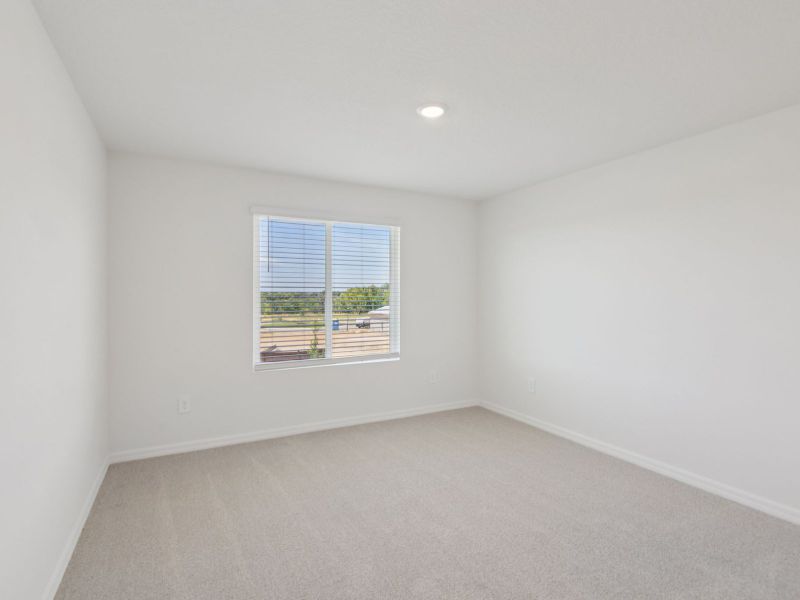 Spacious, unfurnished interior of a new home in Hilltop Vistas, Dade City (Image 16).