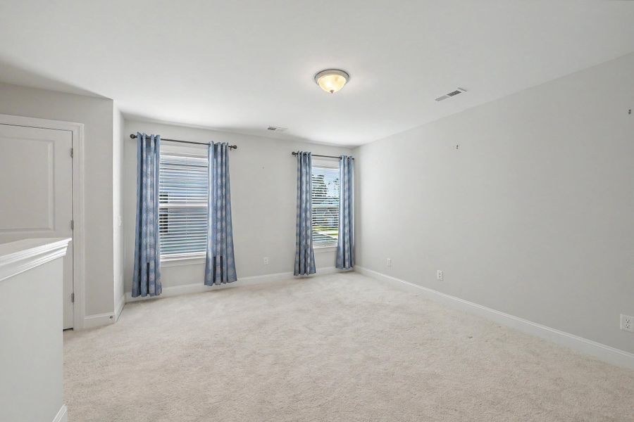Spacious, unfurnished interior of a new home in Parker's Preserve, Ridgeville (Image 21).