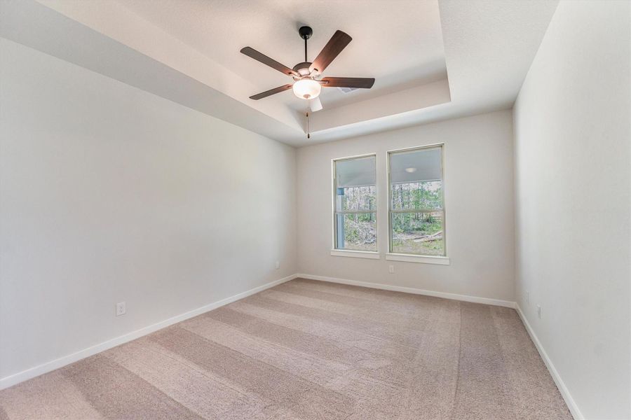 Spacious, unfurnished interior of a new home in Deer Pines, Conroe (Image 21).
