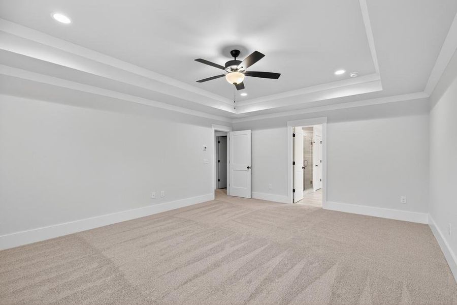 Spacious, unfurnished interior of a new home in Spring Creek, Monroe (Image 21).
