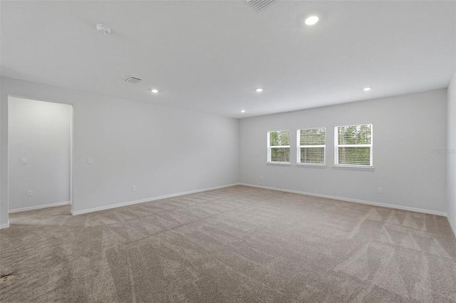 Spacious, unfurnished interior of a new home in Hammock at Two Rivers, Zephyrhills (Image 70).